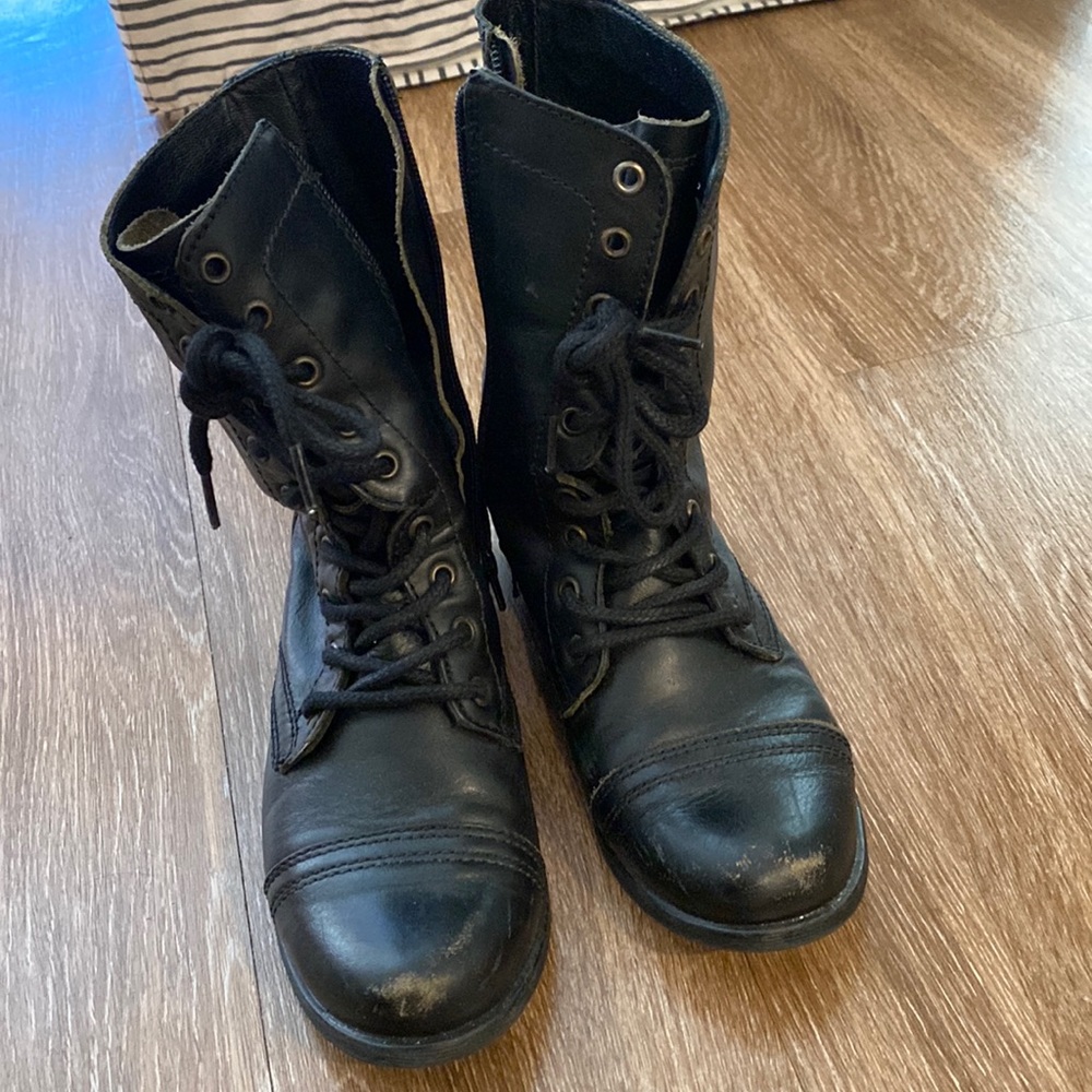Steve Madden troopa lace up boots
